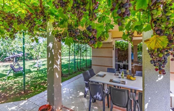 Image No.8-5 Bed Property for sale