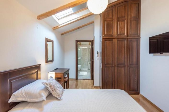 Image No.18-2 Bed Property for sale