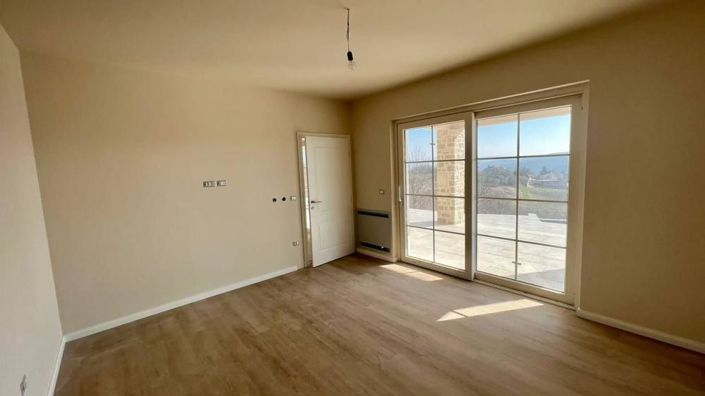 Image No.11-4 Bed Property for sale