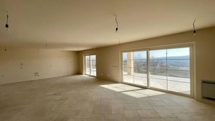 Image No.14-4 Bed Property for sale