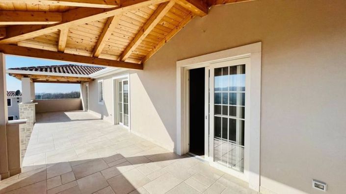 Image No.17-4 Bed Property for sale