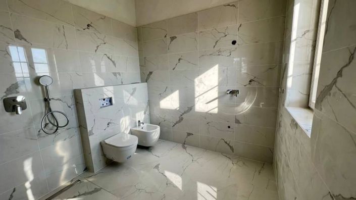 Image No.25-4 Bed Property for sale