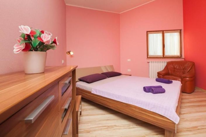 Image No.20-9 Bed Property for sale