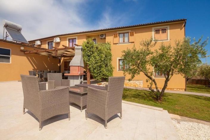 Image No.8-9 Bed Property for sale