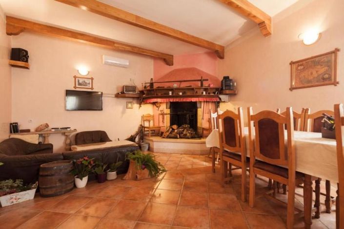 Image No.9-9 Bed Property for sale