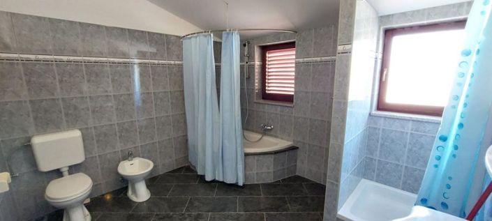 Image No.15-5 Bed Property for sale