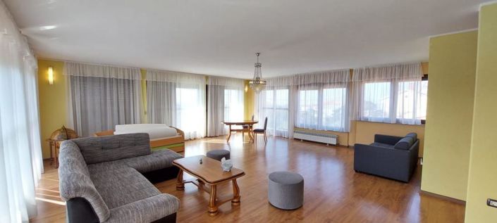 Image No.3-5 Bed Property for sale