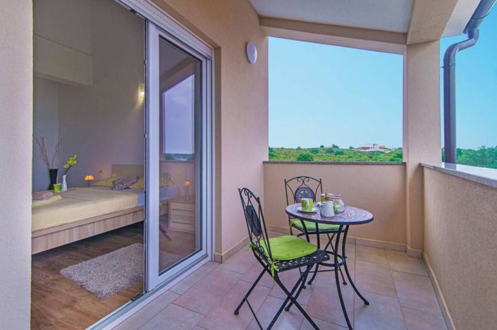 Image No.15-3 Bed Property for sale