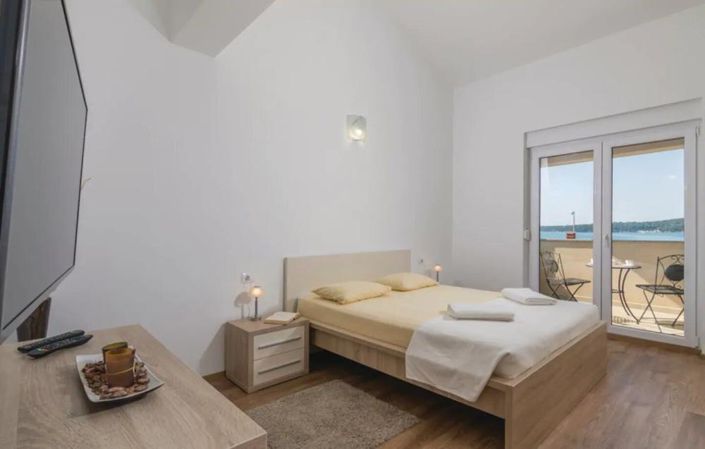 Image No.17-3 Bed Property for sale