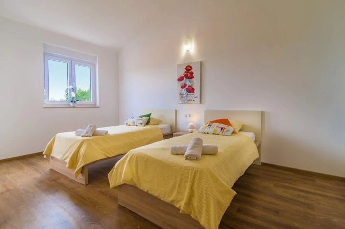 Image No.18-3 Bed Property for sale