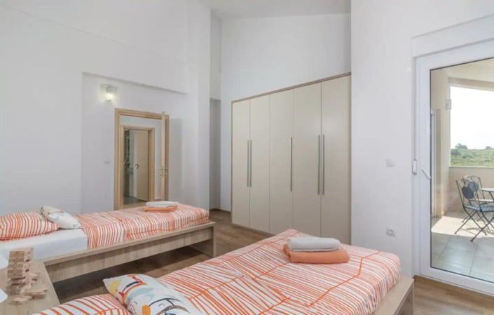 Image No.19-3 Bed Property for sale