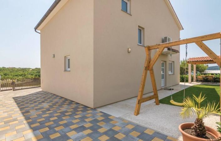 Image No.7-3 Bed Property for sale