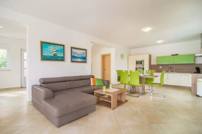 Image No.9-3 Bed Property for sale