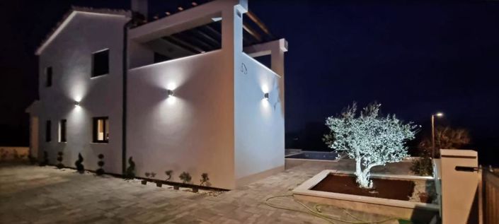 Image No.10-4 Bed Property for sale