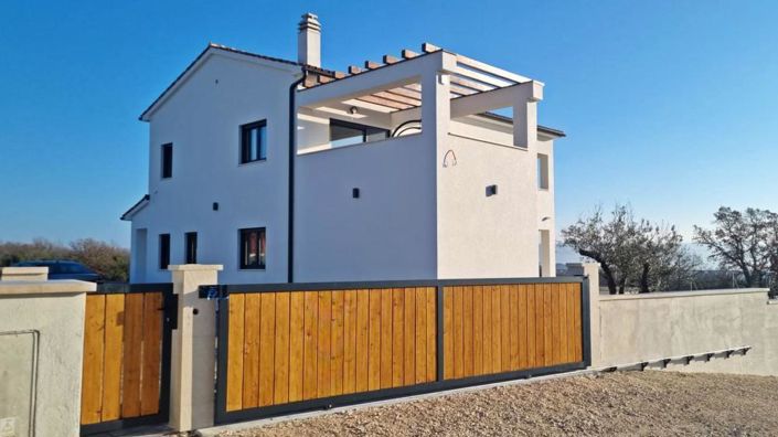 Image No.4-4 Bed Property for sale