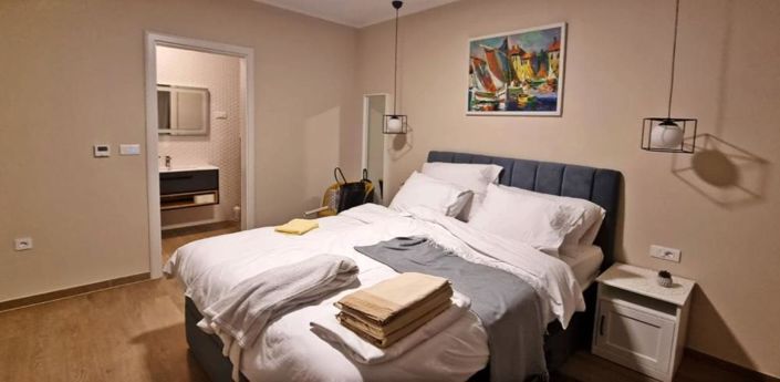 Image No.8-4 Bed Property for sale