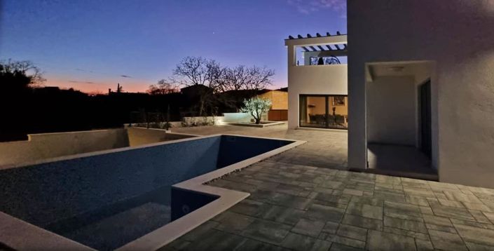 Image No.9-4 Bed Property for sale