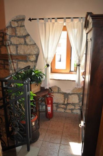 Image No.10-10 Bed Property for sale