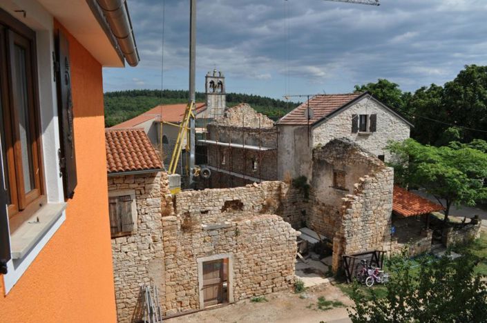 Image No.14-10 Bed Property for sale