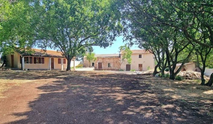 Image No.2-5 Bed Property for sale