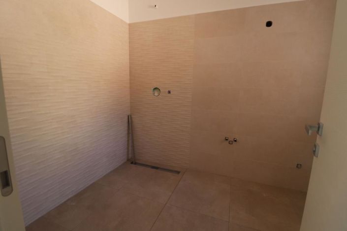 Image No.19-3 Bed Property for sale