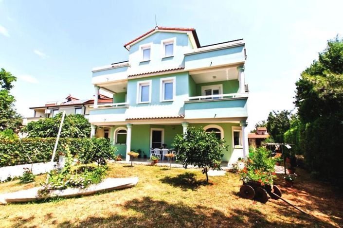 Image No.1-17 Bed Property for sale