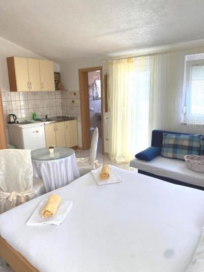 Image No.14-17 Bed Property for sale