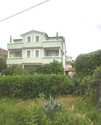 Image No.2-17 Bed Property for sale