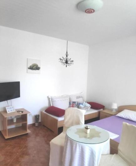 Image No.8-17 Bed Property for sale