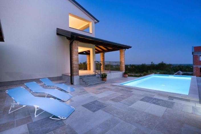 Image No.3-3 Bed Property for sale