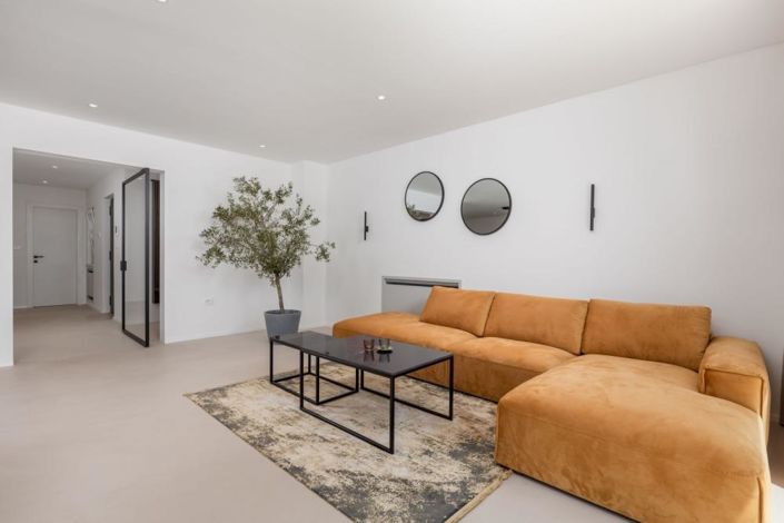 Image No.16-4 Bed Property for sale