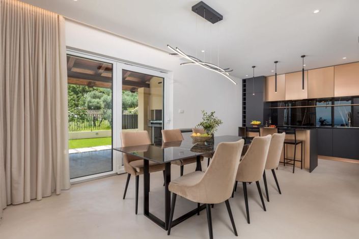 Image No.19-4 Bed Property for sale