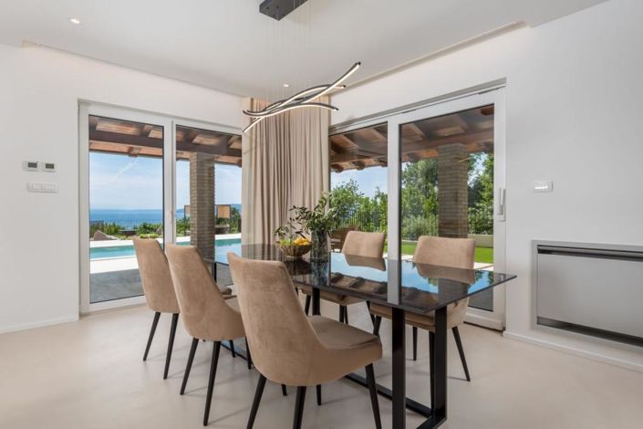 Image No.20-4 Bed Property for sale