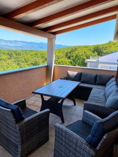 Image No.22-6 Bed Property for sale