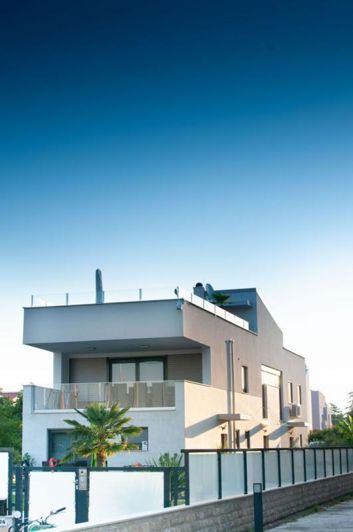 Image No.10-5 Bed Property for sale