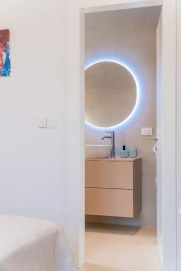 Image No.14-5 Bed Property for sale