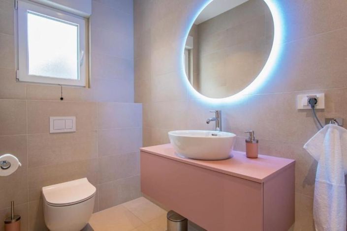 Image No.18-5 Bed Property for sale