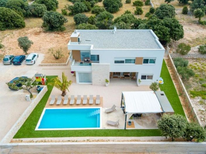 Image No.2-5 Bed Property for sale