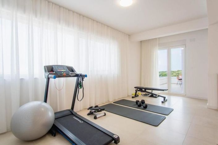 Image No.20-5 Bed Property for sale