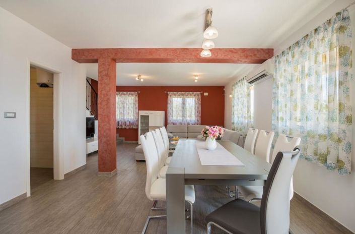 Image No.17-3 Bed Property for sale