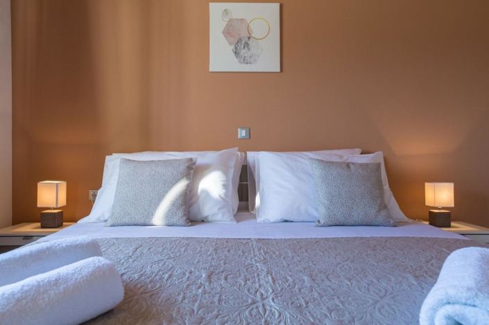 Image No.25-3 Bed Property for sale