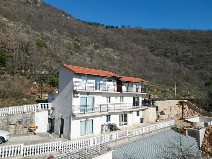 Image No.1-6 Bed Property for sale