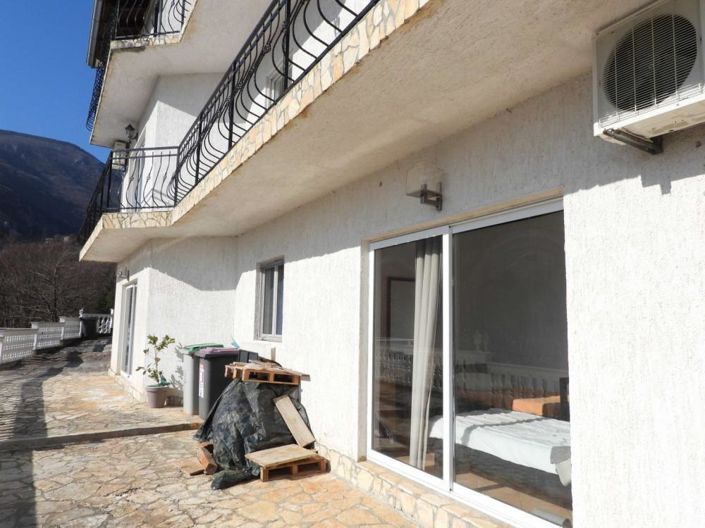 Image No.11-6 Bed Property for sale