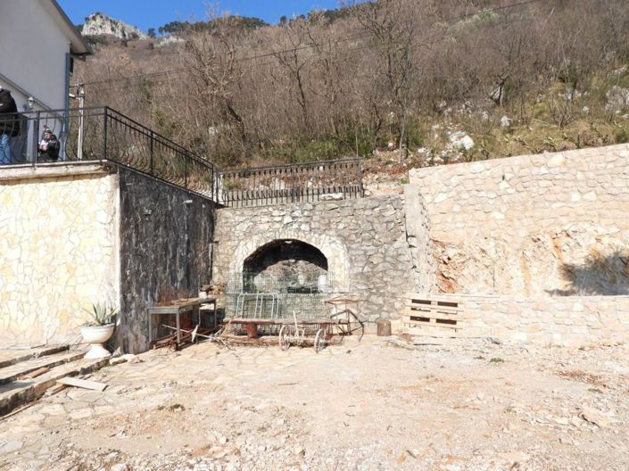 Image No.22-6 Bed Property for sale