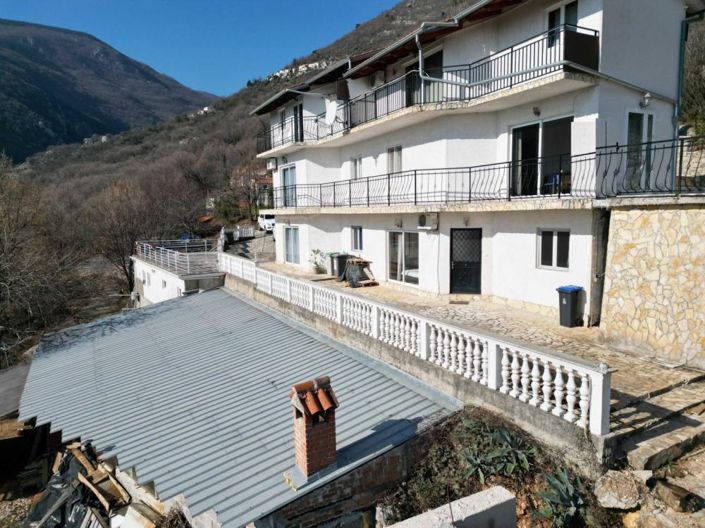 Image No.8-6 Bed Property for sale