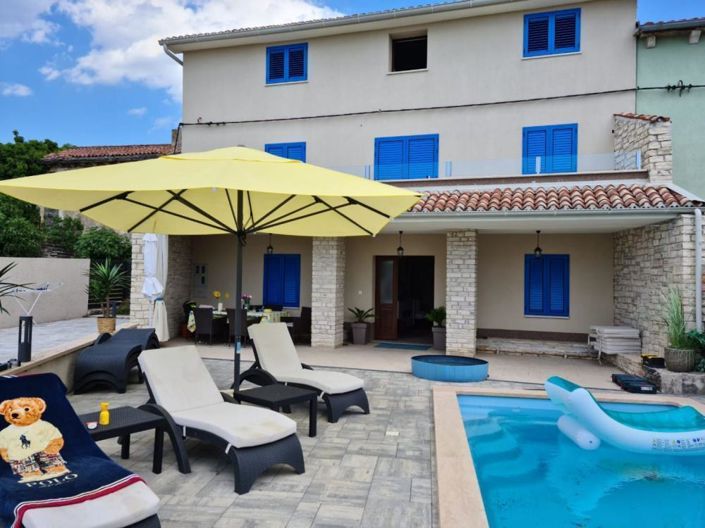 Image No.1-6 Bed Property for sale