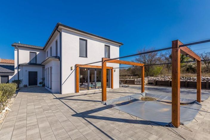 Image No.1-4 Bed Property for sale