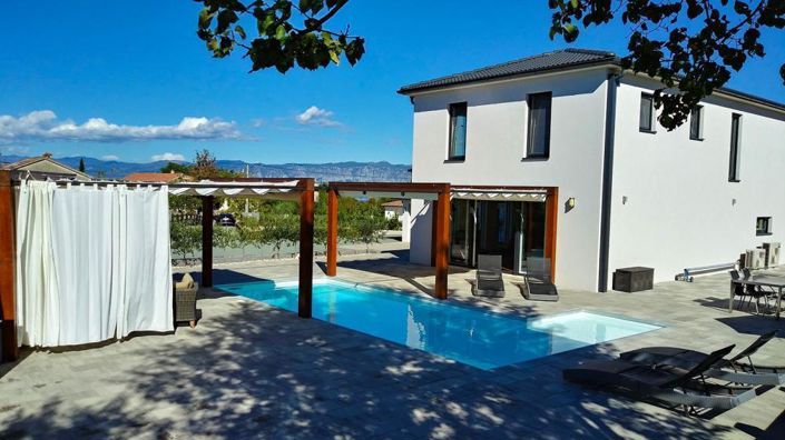 Image No.2-4 Bed Property for sale