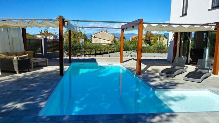 Image No.4-4 Bed Property for sale