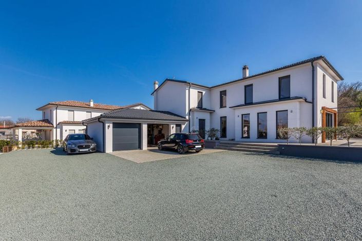 Image No.6-4 Bed Property for sale